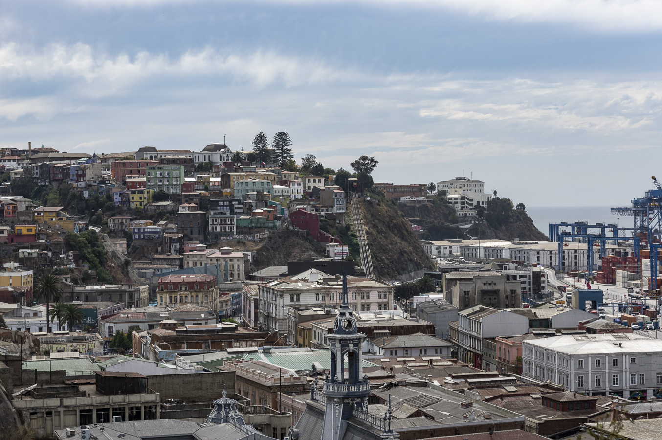 View down onto Valparaiso