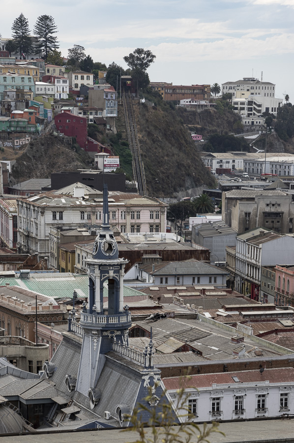 View down onto Valparaiso