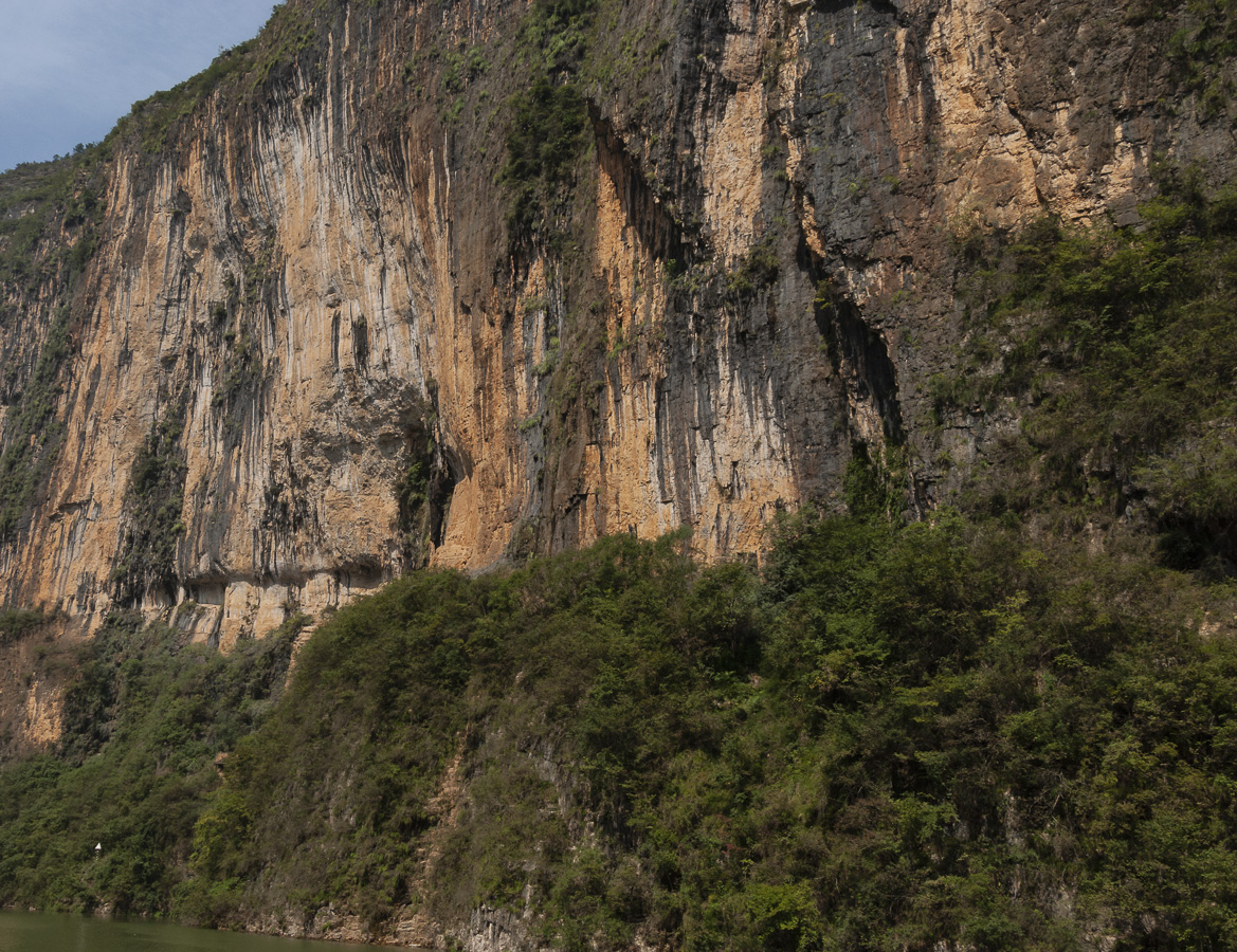 Gorge along the Yangtse
