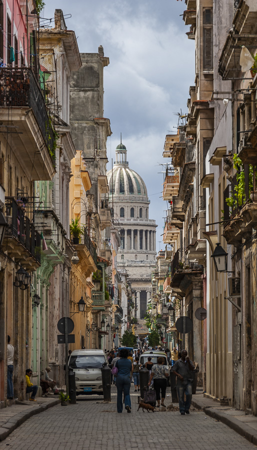 Colonial Street - la Habana