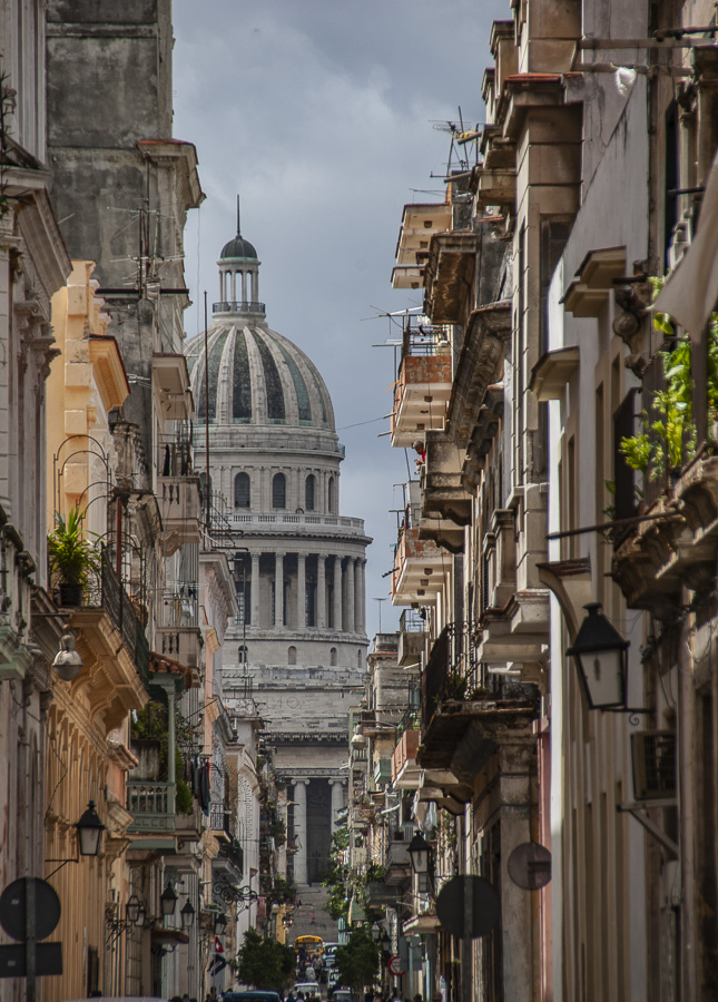 Colonial Street - la Habana