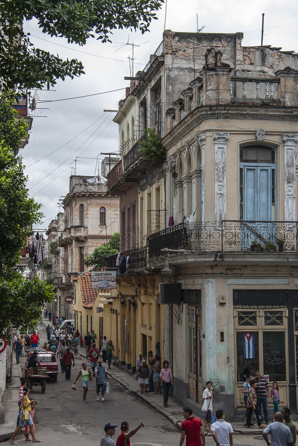 Colonial Street - la Habana