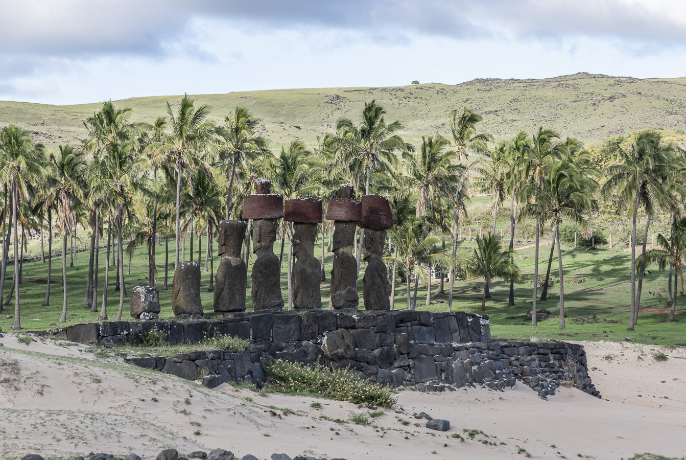 Moai - Ahu Nau Nau