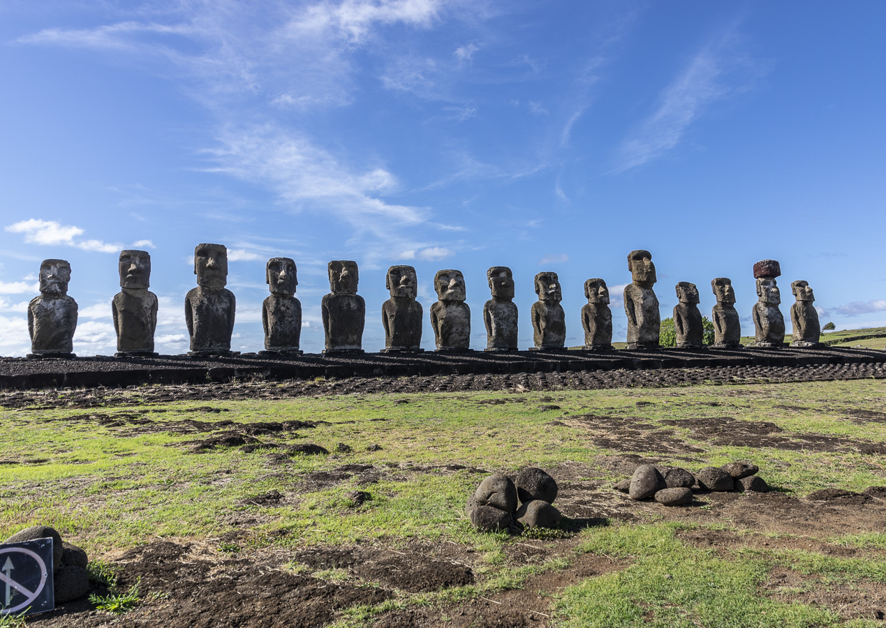 Moai - Ahu Tangariki