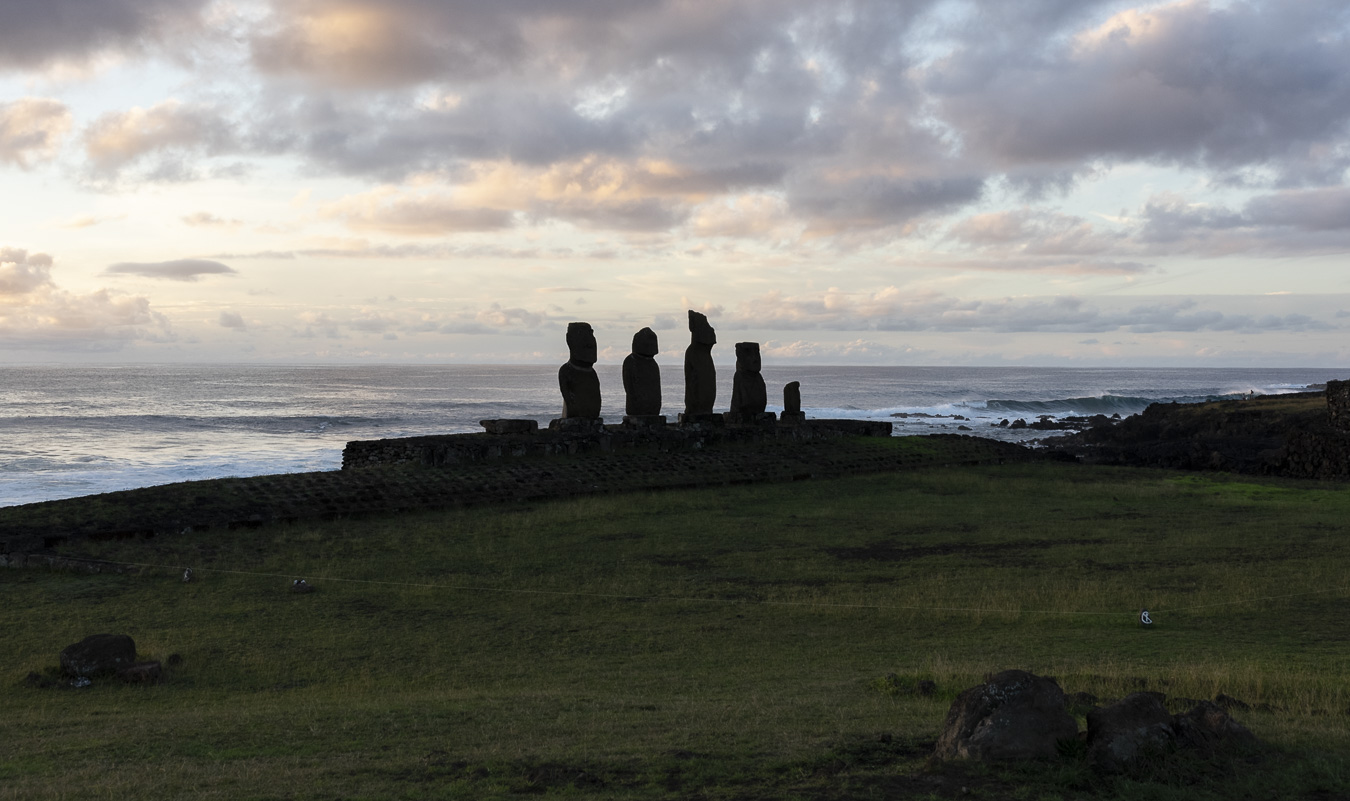 Moai - Ahu Tahai