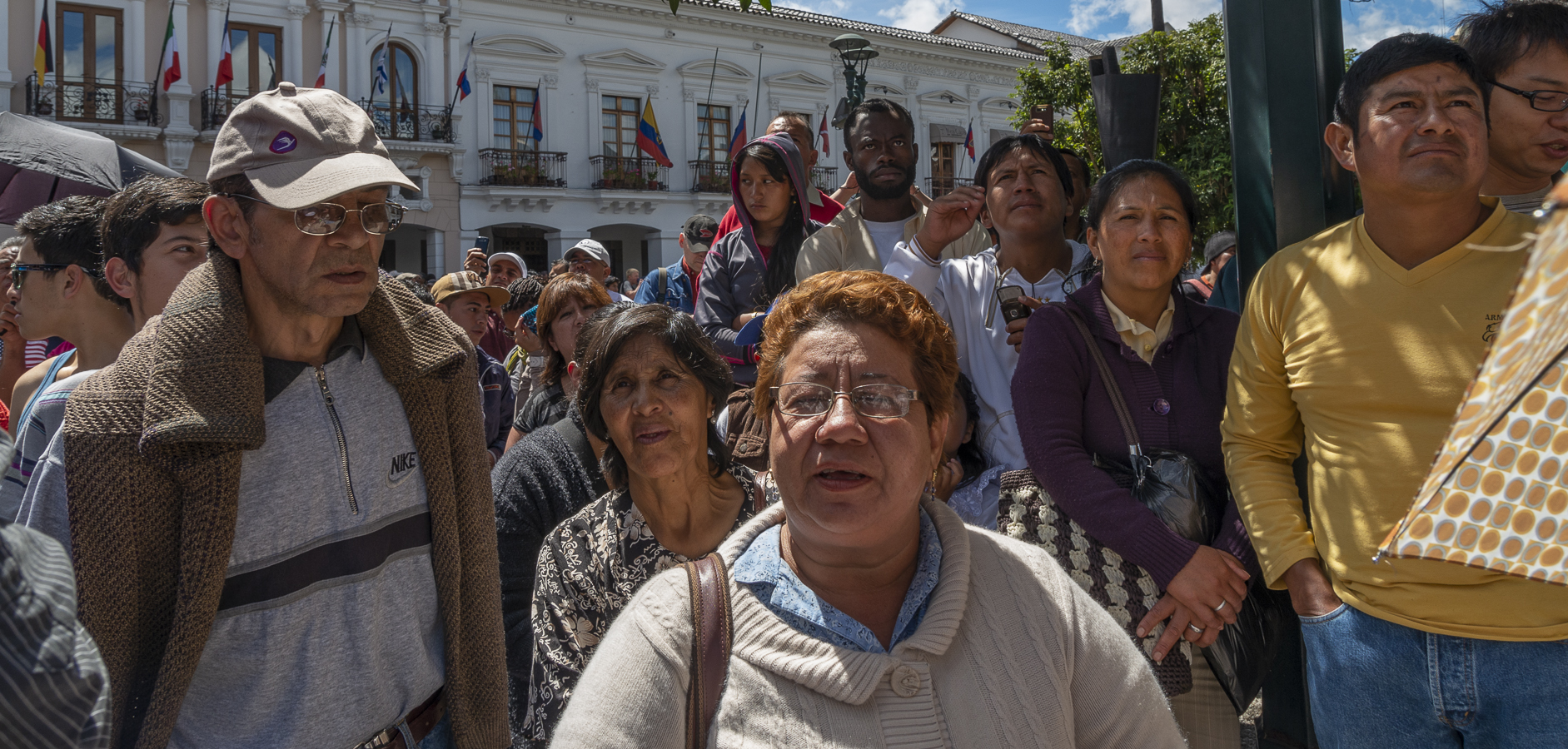 The Crowd await the President