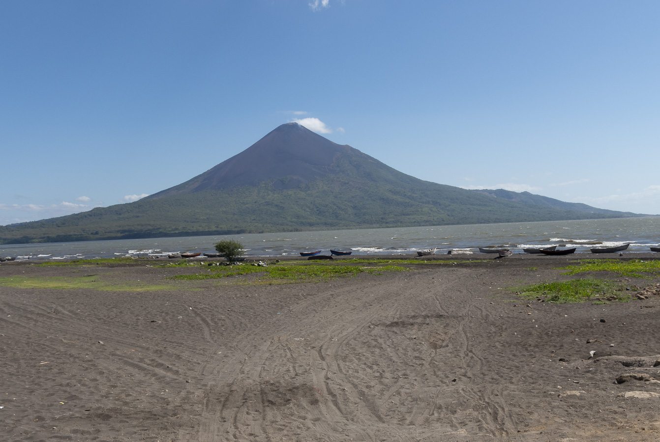 Momotombo Volcano - Lake Xolotlan
