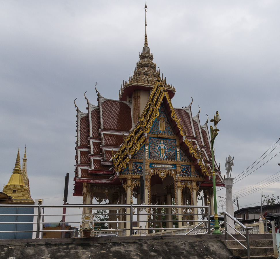 Wat Rat Prakhong Tham Temple