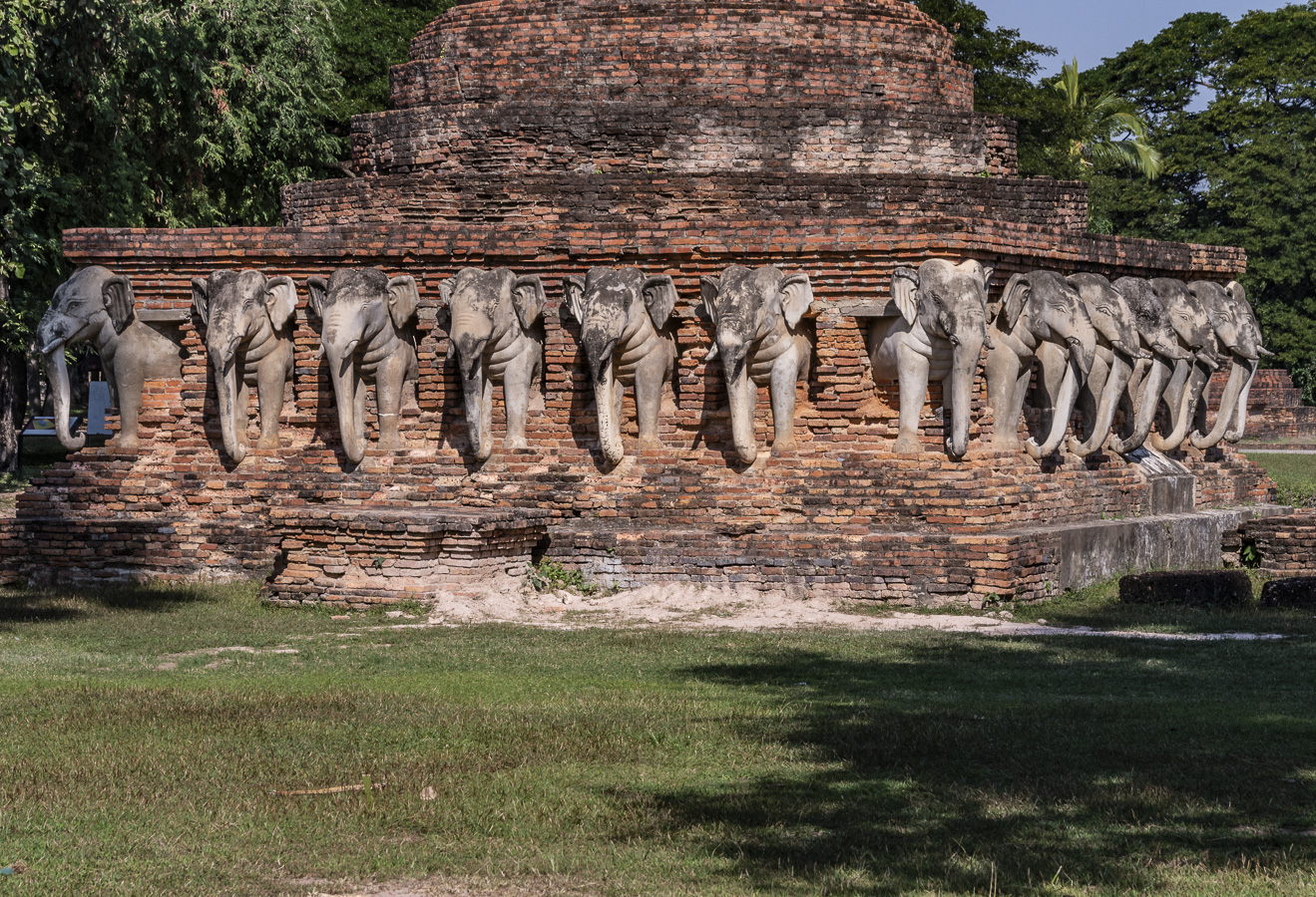 Wat Si Chum - Sukhotai