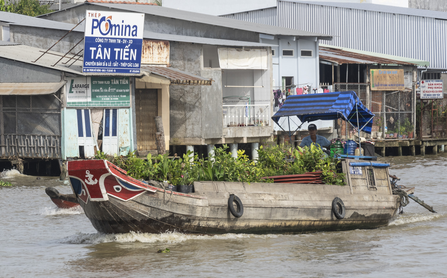Traffic on the Mekong